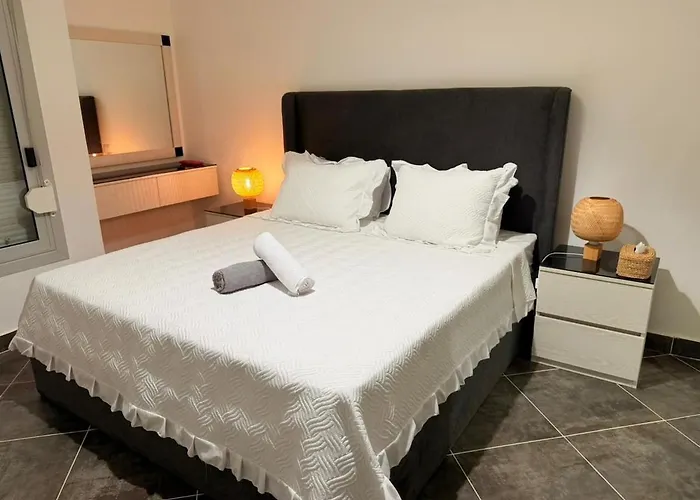 3Br Stylish Poolside Retreat Einbay Resort