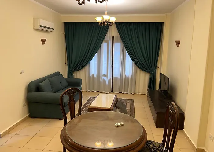 Cozy Apartment, On Sheraton Road Near Metro Market
