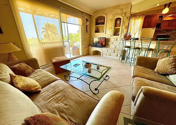 Stunning 3Br Chalet With Pool & Sea Views