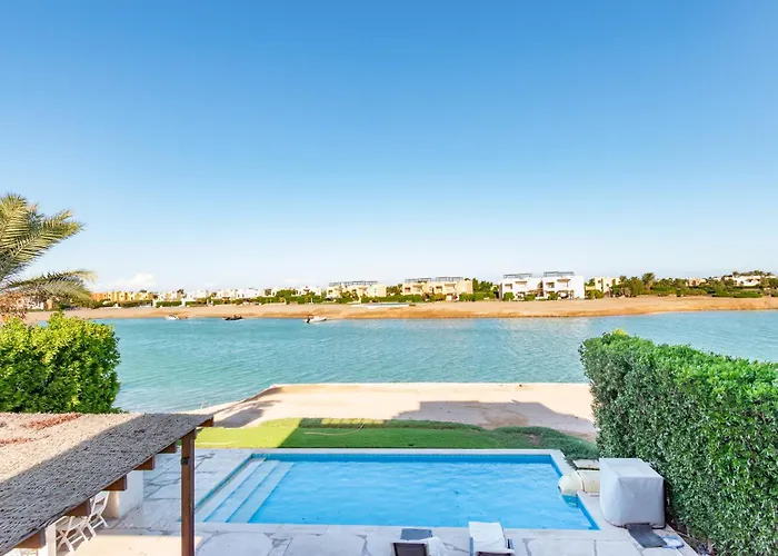 4 Bdr Villa With Private Heated Pool In Sabina