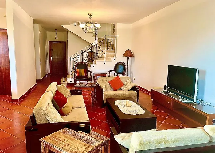 Luxury 5Br Villa With Sea View & Garden In Einbay