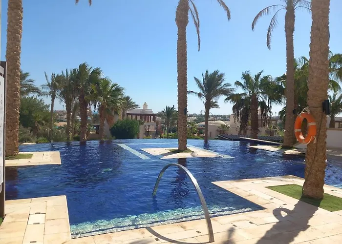 Scenic Cosy Nest - Infinity Pool - Ancient Sands