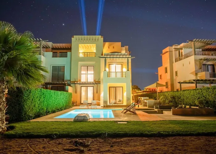 Luxury 4Br + Nanny Villa • Ancient Sands