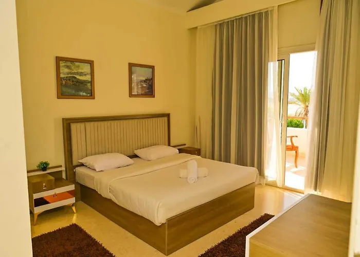 Stylish 4 Bedroom With A Private Heated Pool V15 At White Villas