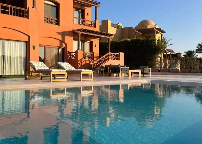 4BR Villa with Private Pool in Gouna