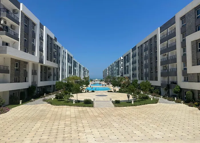 فنادير باي