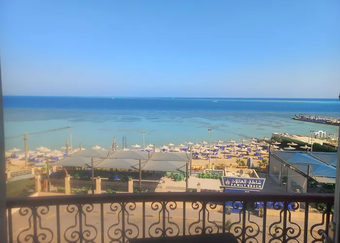شقة فندقية على البحر مباشرا 2