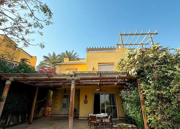 4Br Beachfront Villa With Huge Garden Seaview Einbay
