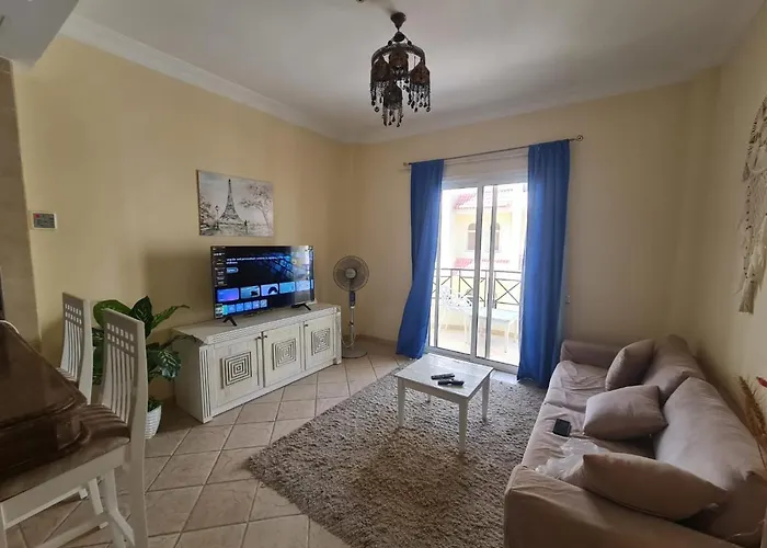 Stunning One-Bedroom Apartment At The Prestigious Palm Beach Piazza