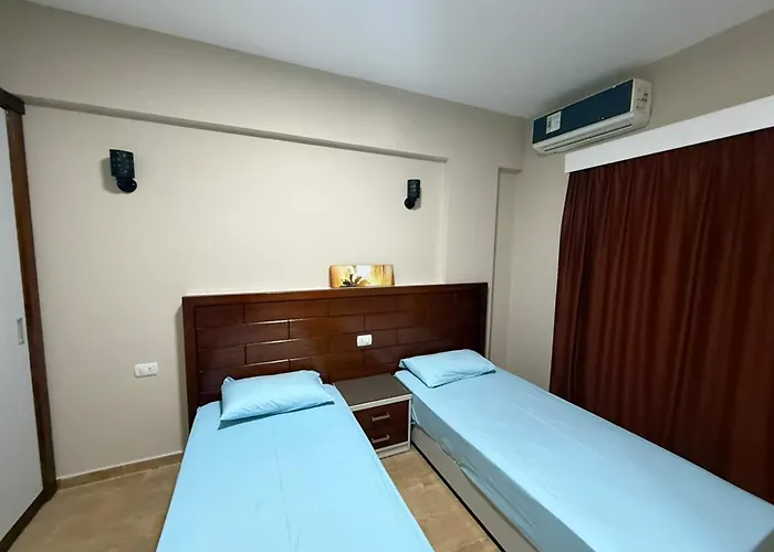 مونا شرم