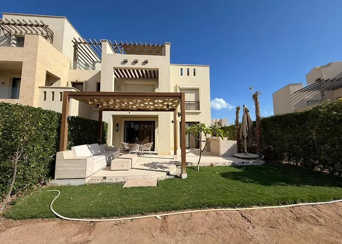 Cyan Elegant 3Br Golf View Escape