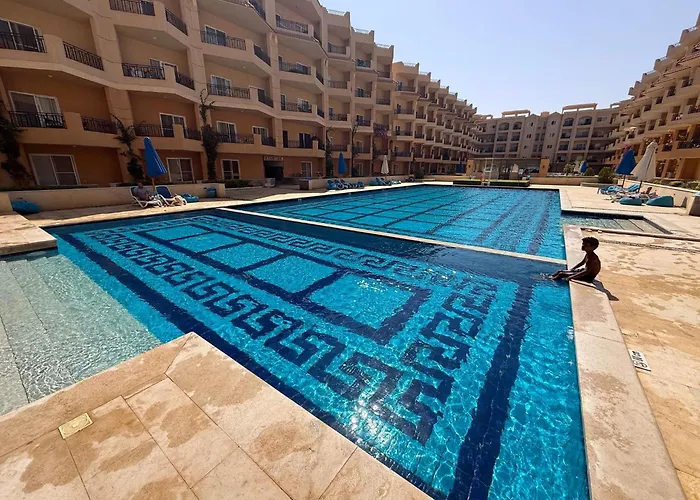 Luxurious Apartment In Selena Bay - Private Beach, 5 Pools And Kite Surfing
