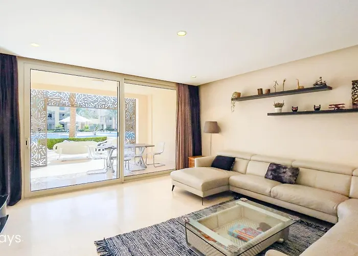 Ollystays - Walk To Beach & Pool, Free Access, Mangroovy 2Br !