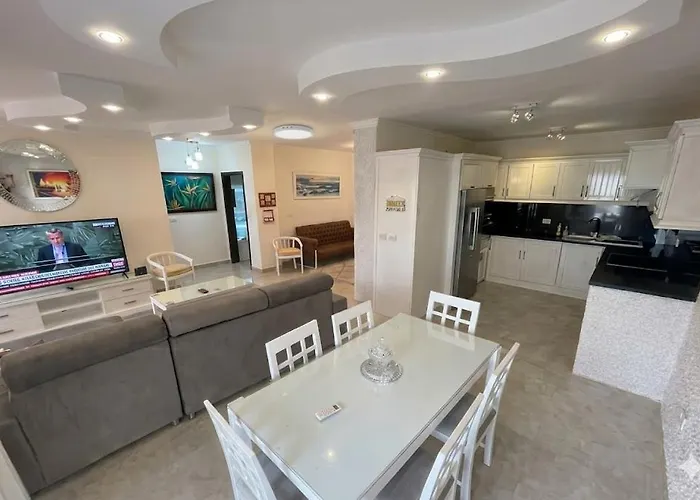 Royal Residence Spacious 3-Bedroom With Pool & Sea View, Beach Access, Private Rooftop Area