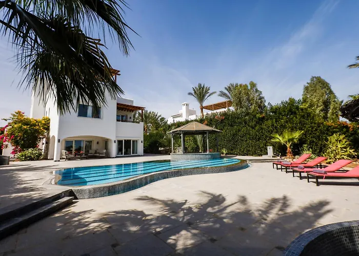 Dream Retreat - Private Beach & Pool -White Villas
