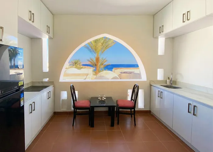Sea View Studio - Sharm - Beach&Pools - Sleeps 4 - 2 beds&2 sofa beds