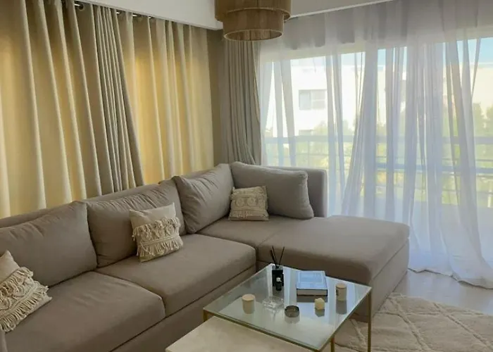 Elegant Fully Furnished 1 Bedroom Unit