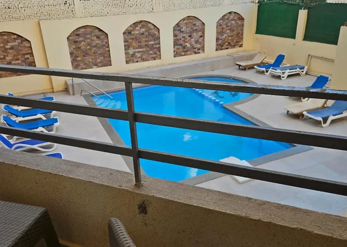 Quiet Apartment For 4, Pool View Balcony, 3 Min From Beach