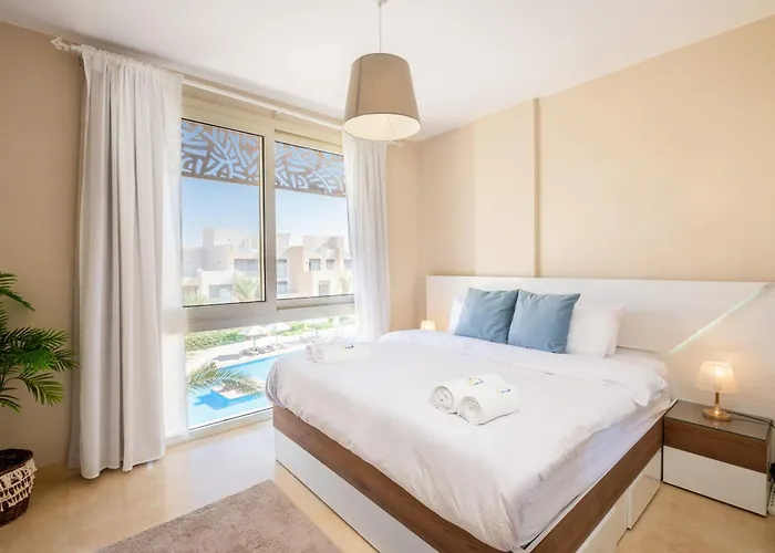 Luxe 3Bdr W Private Rooftop Jacuzzi & Beach Access