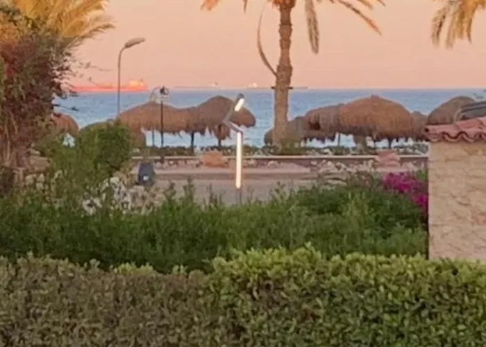 Beach Front Villa - Sea View - Ain Sokhna Red Sea فيلا على الشاطئ - إطلالة على البحر - الطابق الأرضي مع حديقة