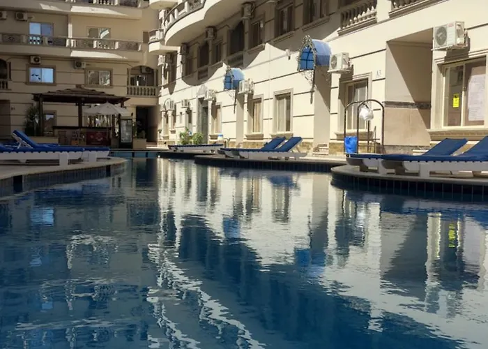 Cozy Apartment With Pool Near Beach