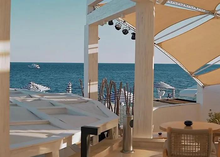 Apartment In Coral Private Sultan