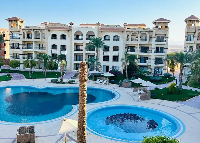 Luxury Pool View Chalet, El Saraya Resort Sahl Hasheesh, Near Beach
