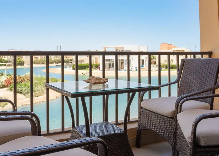 Serene Tawila Oasis - 2Br - Pool & Lagoon Views