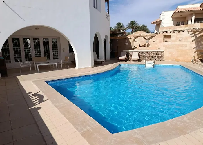 Red Sea Luxe Retreat