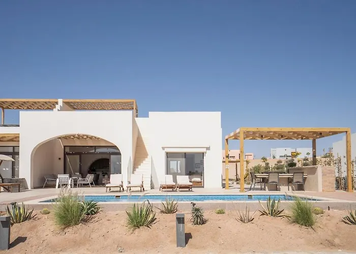 Designer Golf Villa - Heated Pool & Serene Views