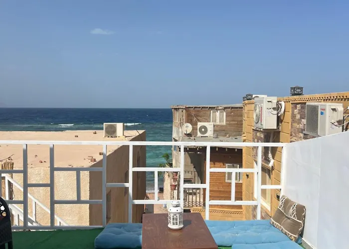 Zalooma House I Beachfront Hostel Dahab