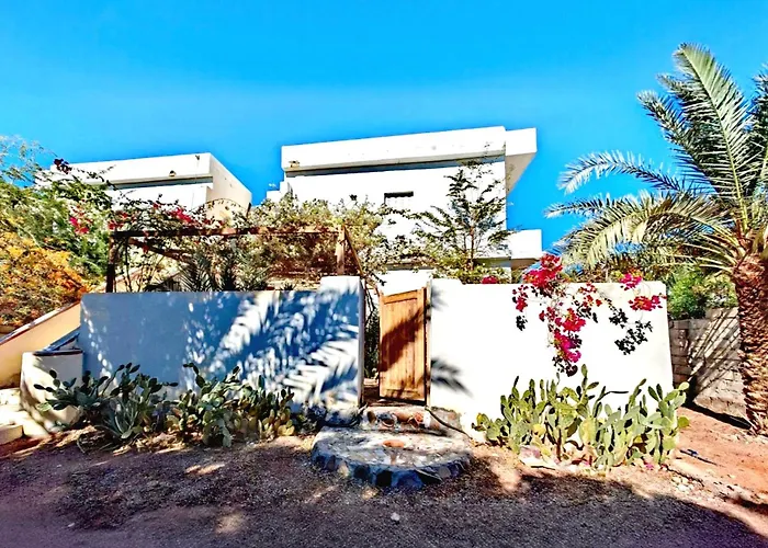 Beit Amani-Boutique Garden Apartment-Walk To Lighthouse