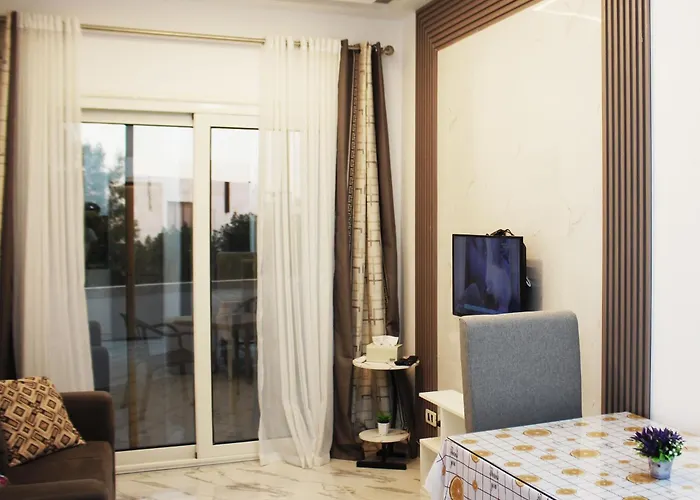Modern 1Br Minutes From The Tourist Centre, Wifi F
