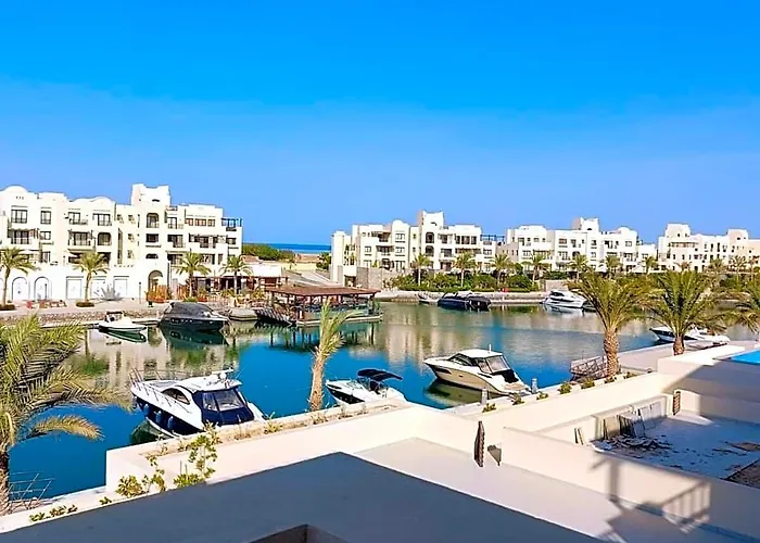 Nayah Stays, Luxurious Sea View, F.Marina Apt.