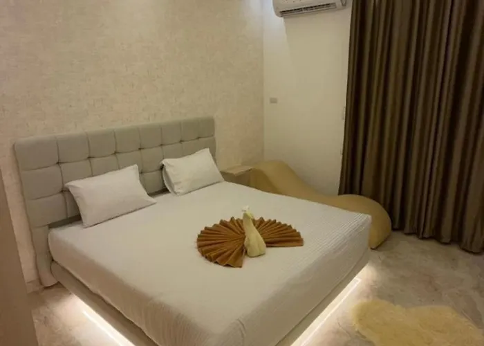 Golden Heart Flat
