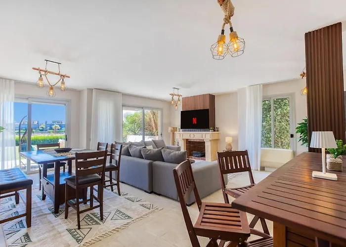 Elegant 4Br Villa With Private Garden & Golf Views