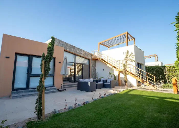 Cozy Baywest Villa Private & Peaceful Getaway