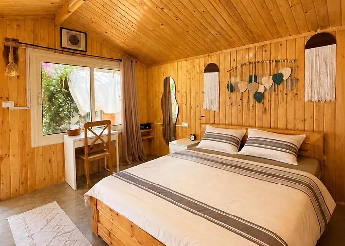 Bedro Guest House Wooden Cabin 30 Sec Beach
