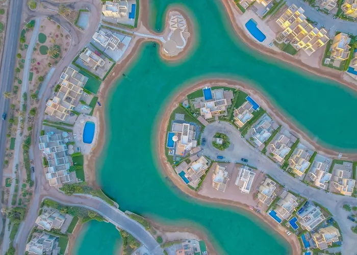 Private 4Br Lagoon Beach House I Heated Pool & Lagoon Access In Tawila, El Gouna