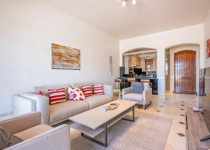 Italian Compound 3Br Townhouse Lagoon-Front Terrace & Direct Access, El Gouna