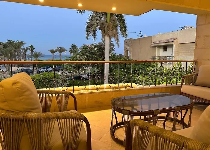 Spacious Family Villa With Garden, Rooftop & Sea Views