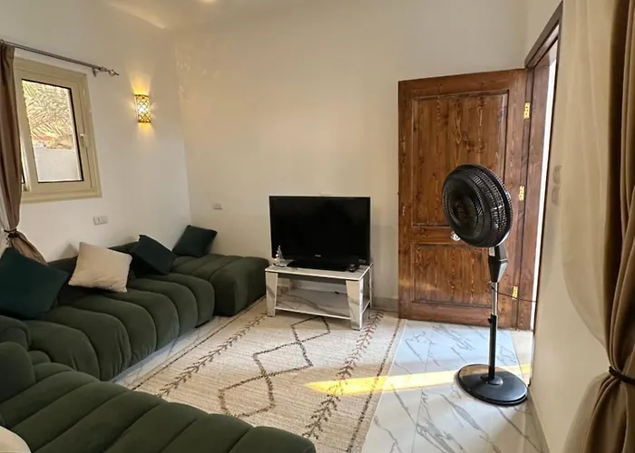 Cozy & Charming 2Br Apartment - Mint Green