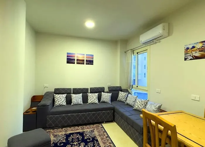 Stylish Apartment With Beach & Pool Access