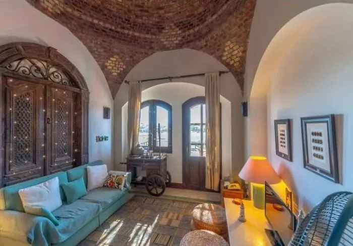 Italian Compound Lagoon View Retreat Gouna