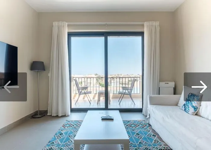 Chic 1 Bedroom In Tawila With Shared Pool