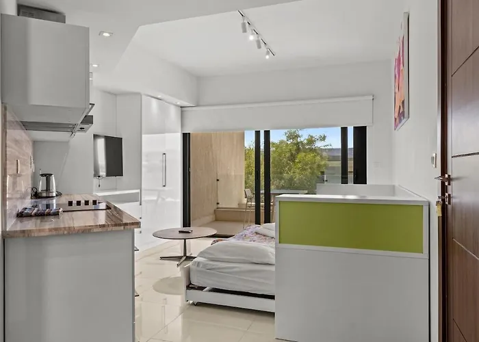 G Cribs Sunshine Studio I Nesty Hospitality