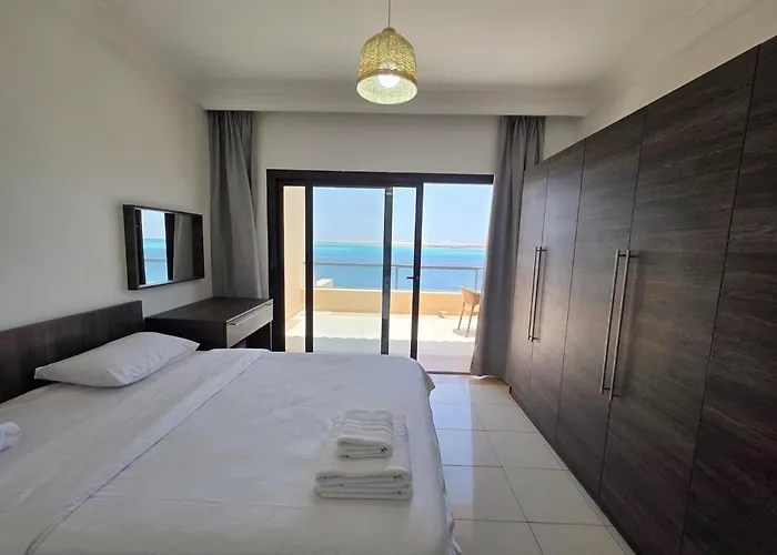 Stunning Direct Sea View Apartment With Free Beach