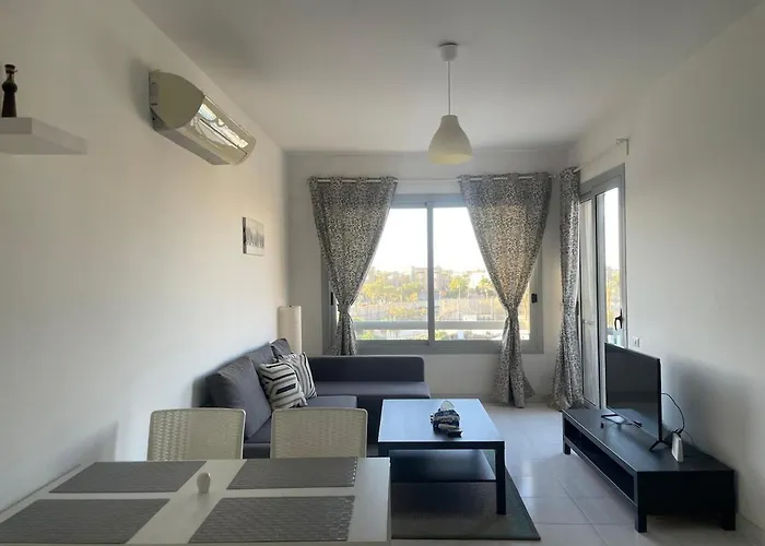 Cozy 1Br Einbay Chalet With Stunning Pool Views