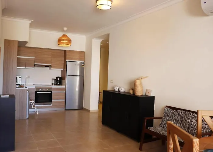 The Spacious Sea & Golf Retreat