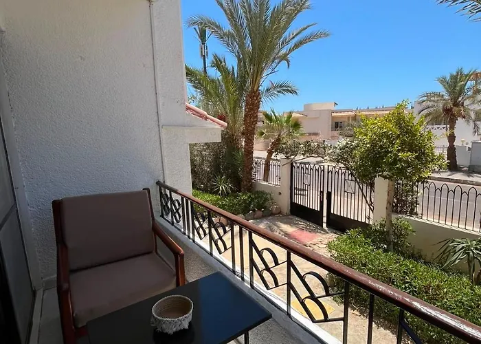 Garden View Cliff Top Seaside Apartment